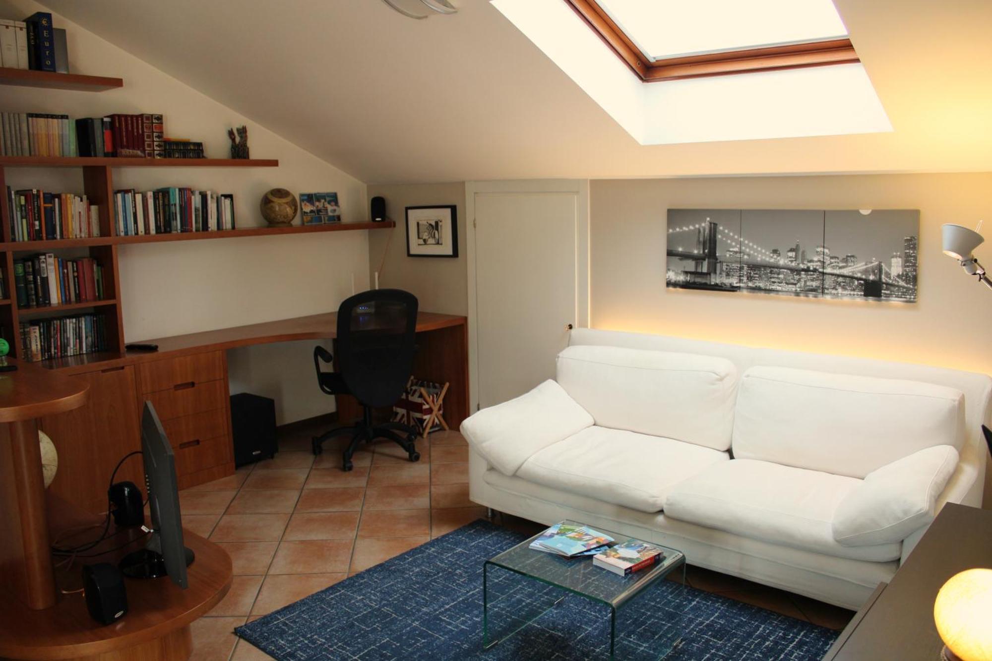 Bright Penthouse Close To Center With Terrace And Lake View Lecco Bagian luar foto